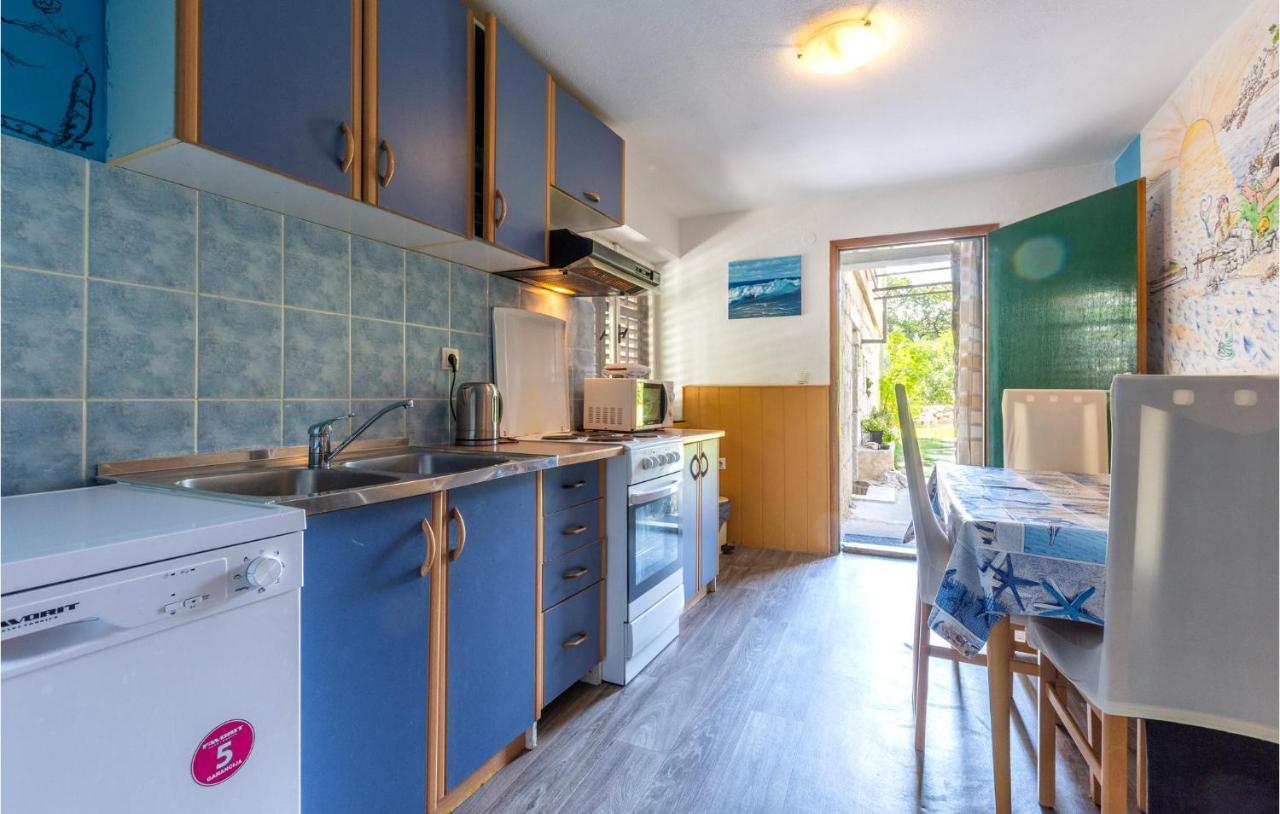 Lovely Apartment In Omis With Kitchen Экстерьер фото