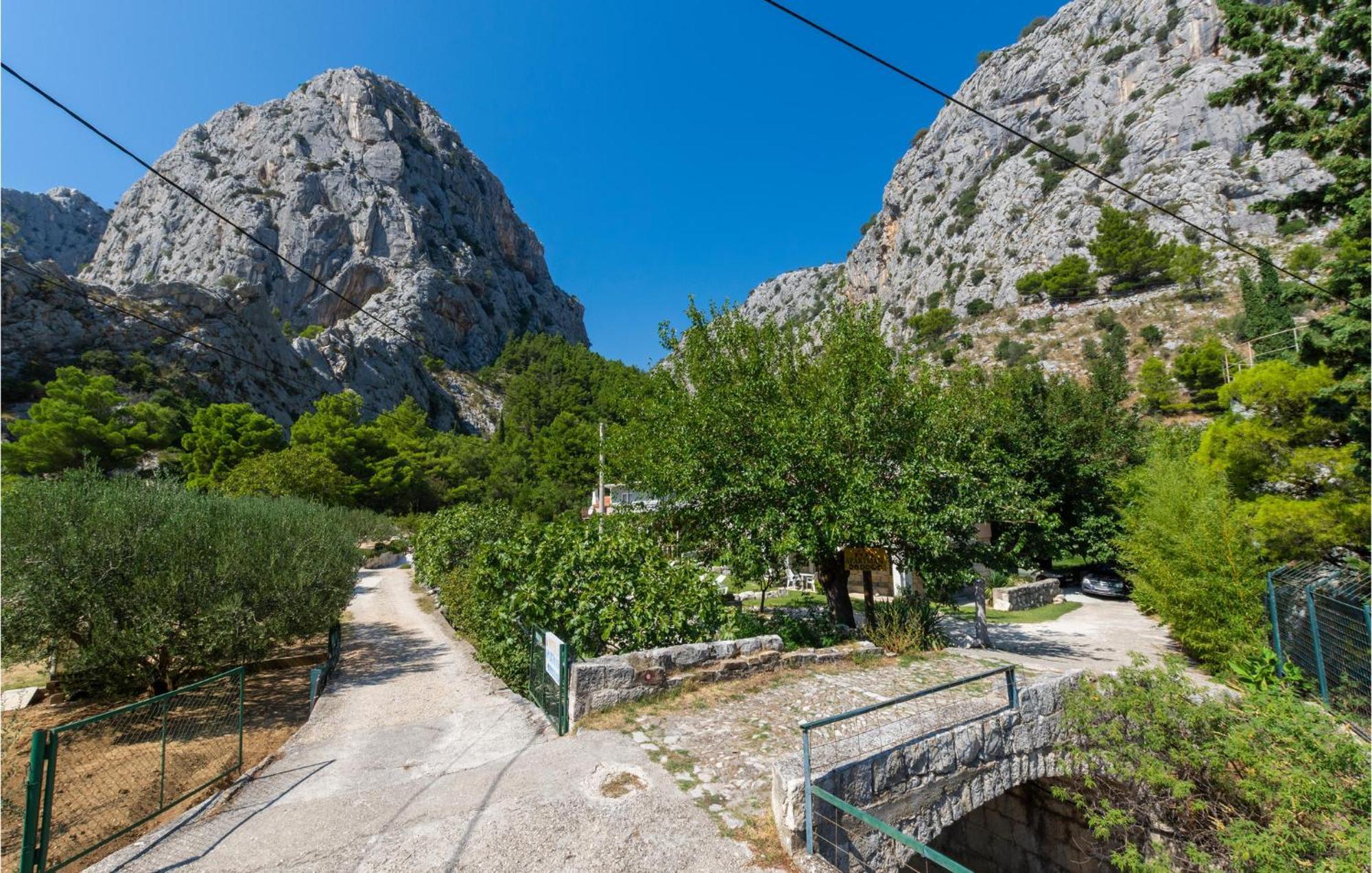 Lovely Apartment In Omis With Kitchen Экстерьер фото