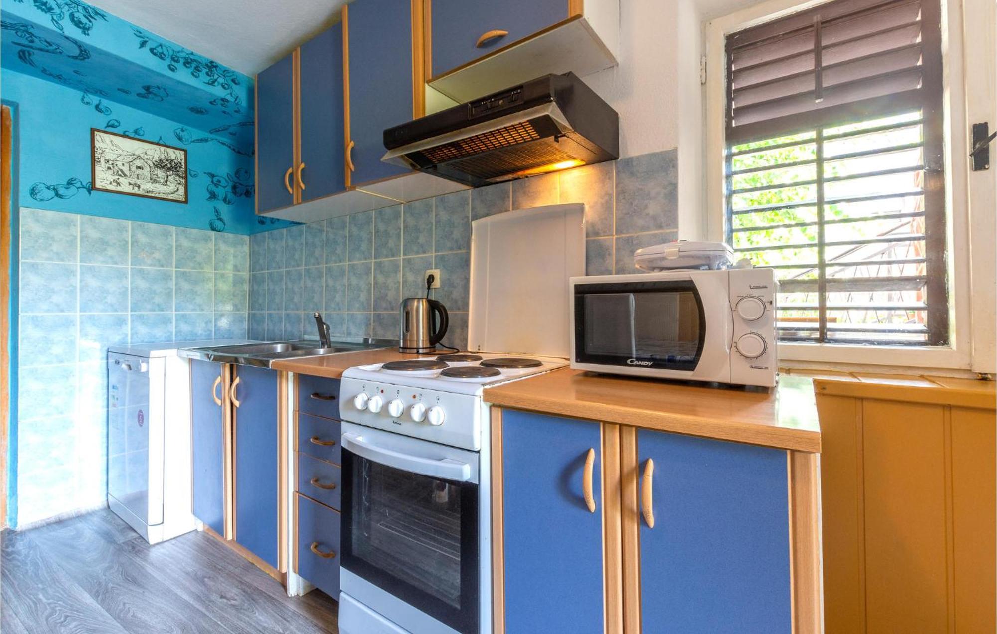 Lovely Apartment In Omis With Kitchen Экстерьер фото