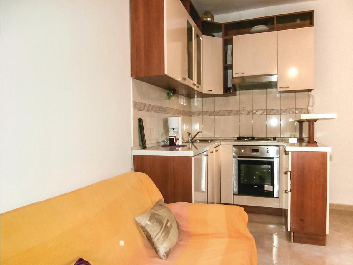 Lovely Apartment In Omis With Kitchen Экстерьер фото